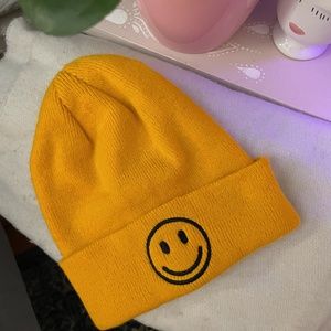 Simon's Smiley face tuque